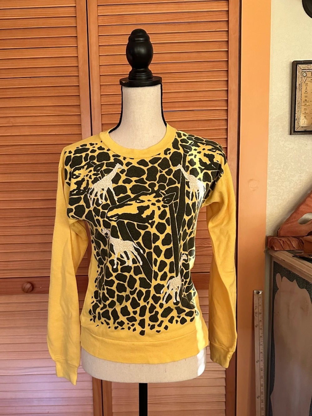 Vintage 70s Giraffe Sweatshirt: Safari POP Animal Print Sweater